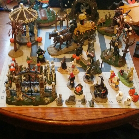 Halloween decor - Picture 1 of 4